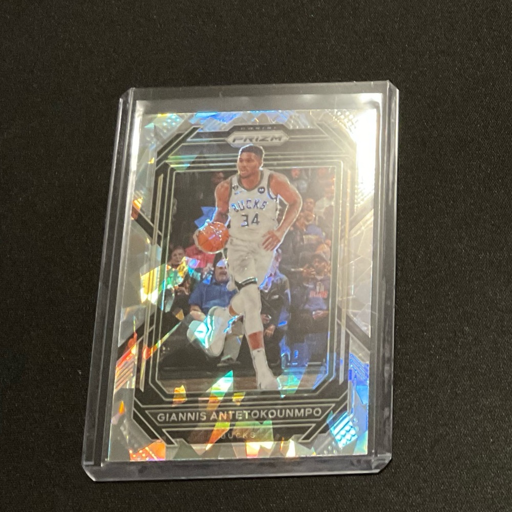 Giannis Antetokounmpo NBA Cracked Ice Prizm 2023